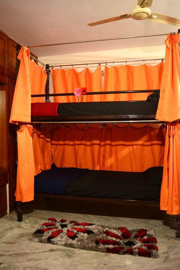 Social Rehab Downtown Hostel Бангалор Екстериор снимка