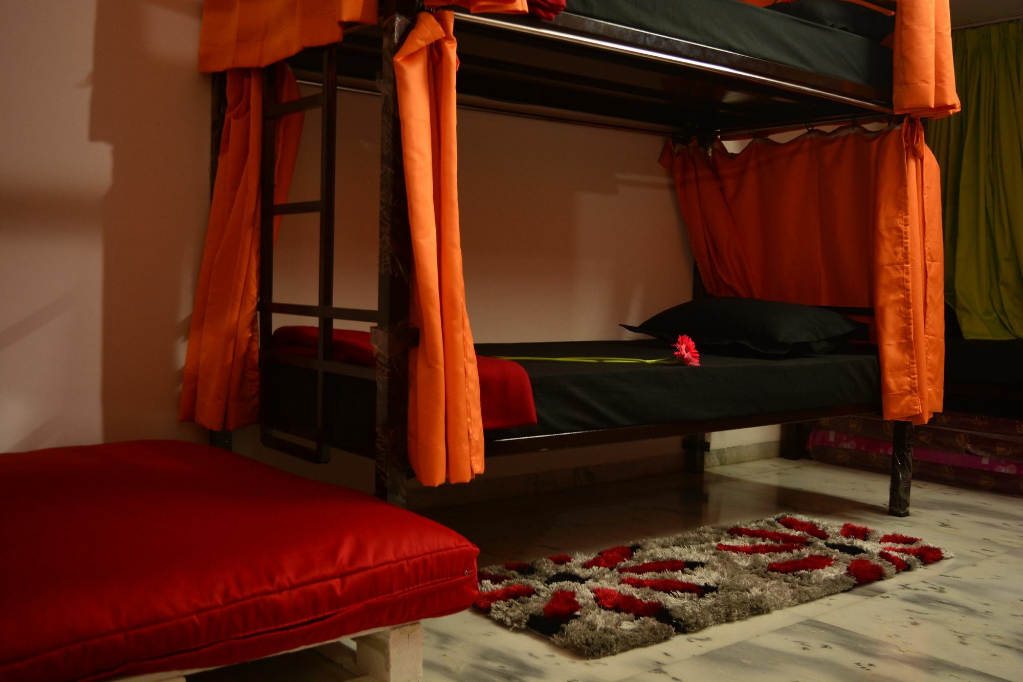 Social Rehab Downtown Hostel Бангалор Екстериор снимка