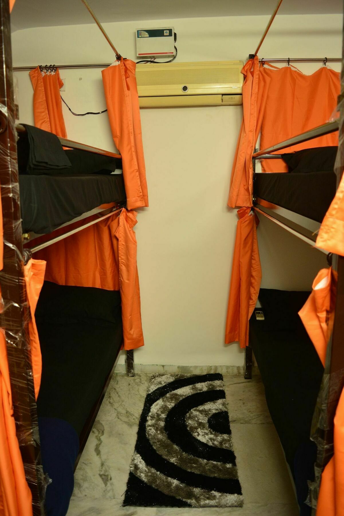 Social Rehab Downtown Hostel Бангалор Екстериор снимка