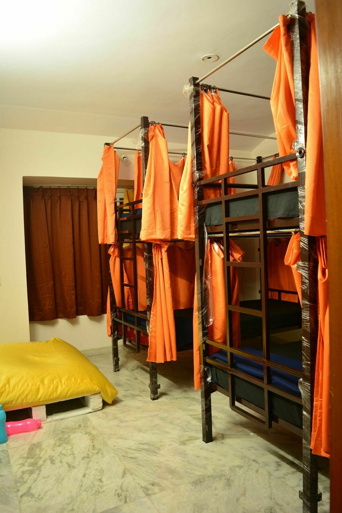Social Rehab Downtown Hostel Бангалор Екстериор снимка